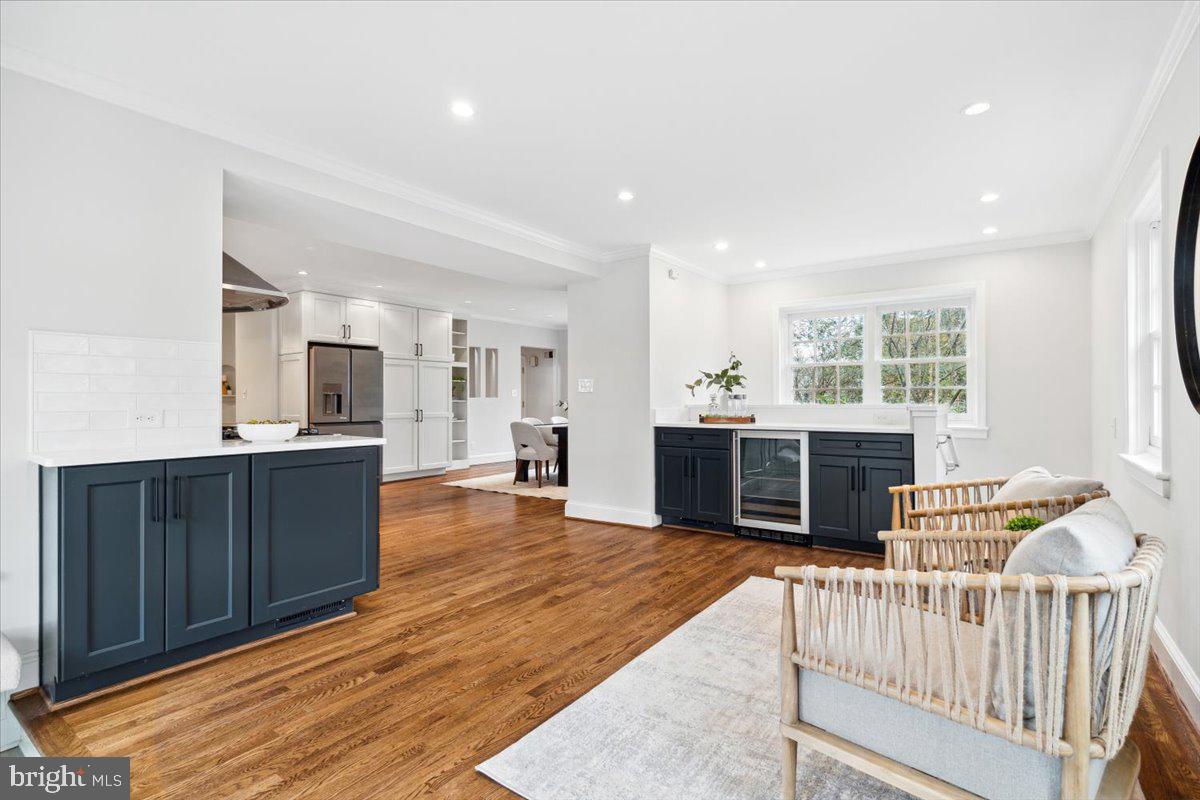 900 Rosemont Avenue Frederick, MD 21701 - Photo 17 of 62 Sitting Area & Breakfast Bar