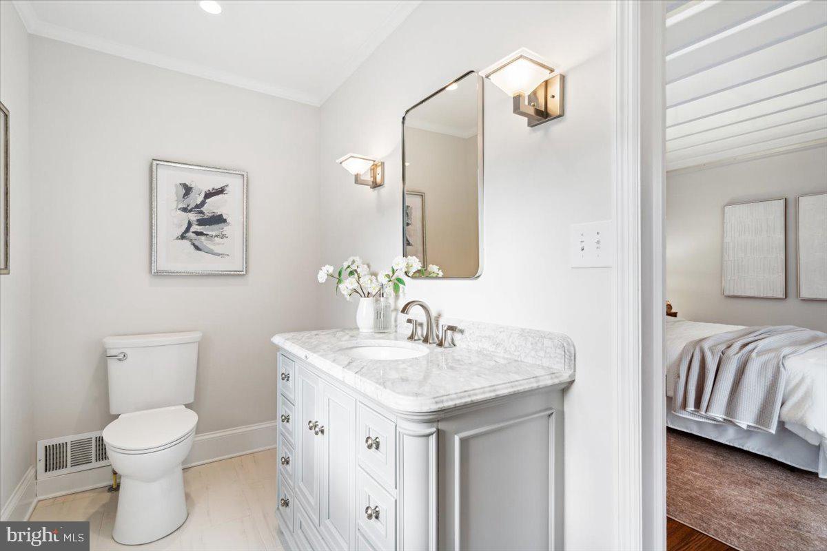 900 Rosemont Avenue Frederick, MD 21701 - Photo 32 of 62 En-suite primary bath