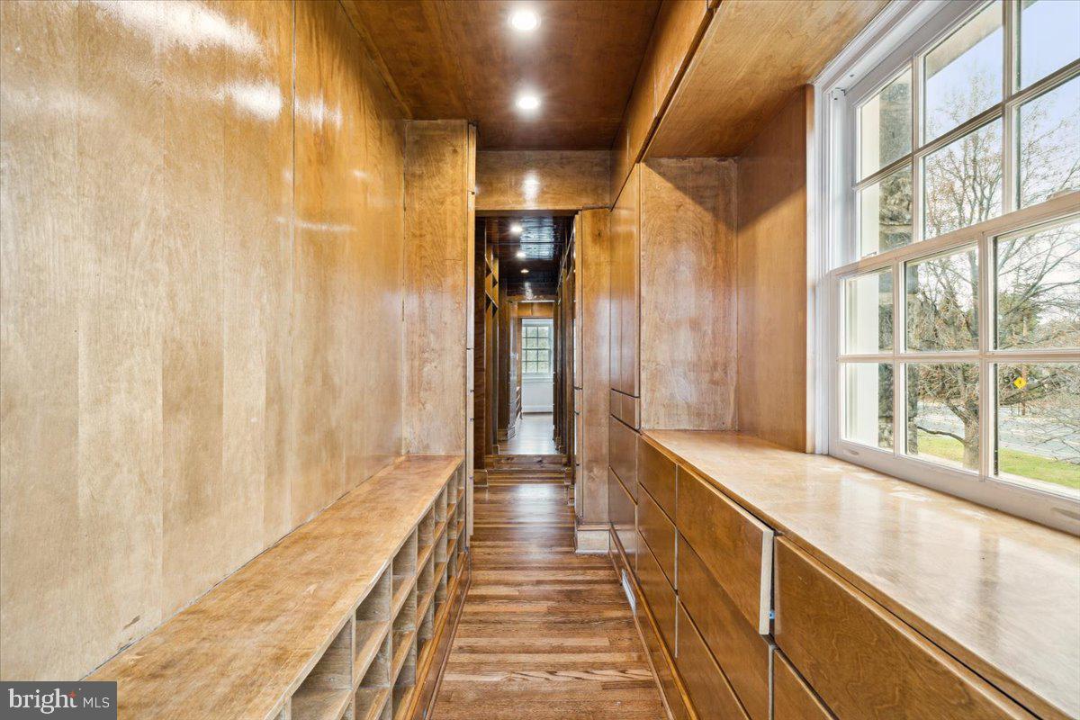 900 Rosemont Avenue Frederick, MD 21701 - Photo 34 of 62 Massive en-suite walk-in closet