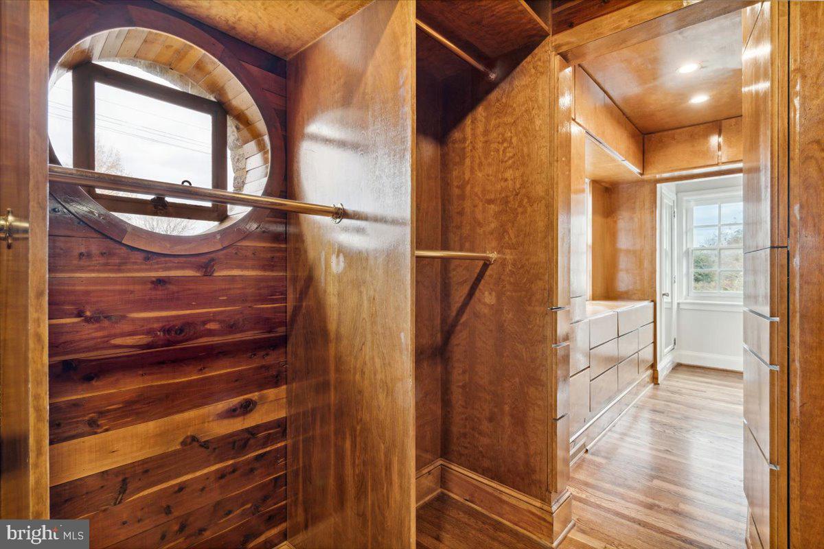 900 Rosemont Avenue Frederick, MD 21701 - Photo 35 of 62 En-suite closet