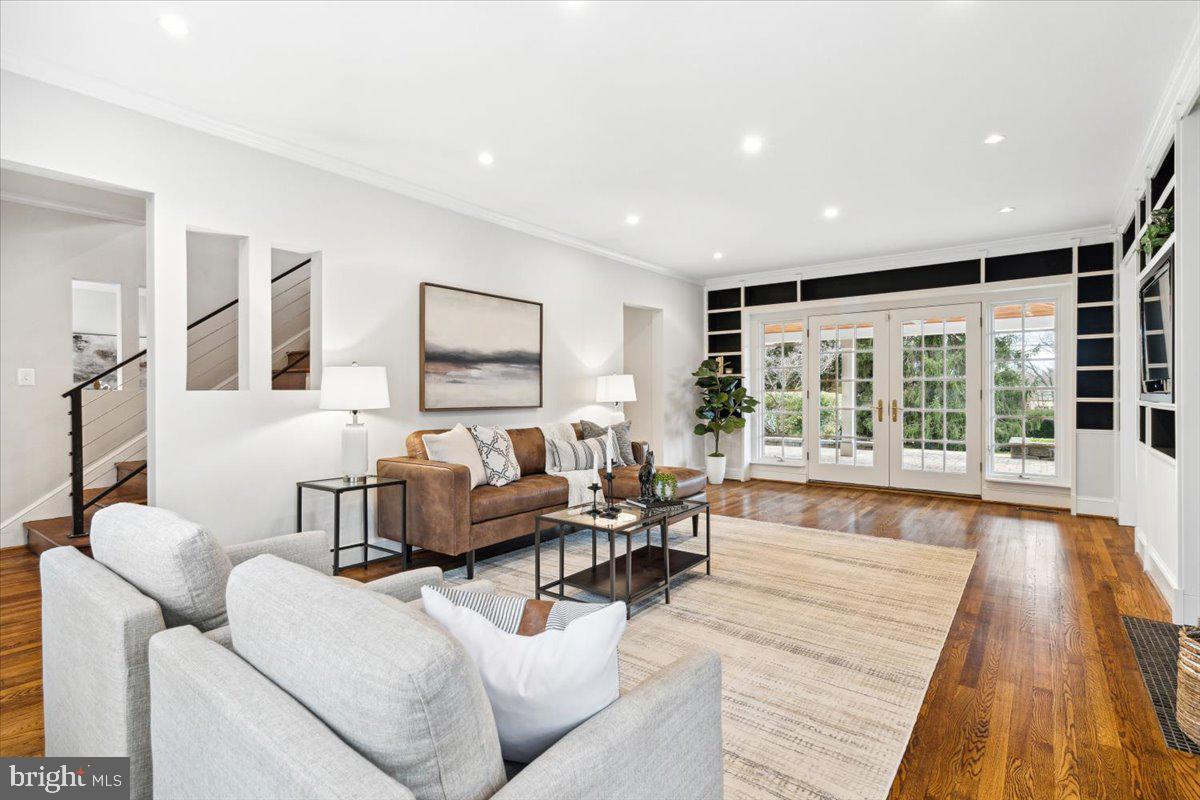 900 Rosemont Avenue Frederick, MD 21701 - Photo 8 of 62 Natural light filled living room