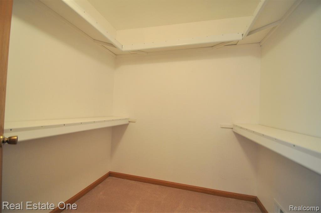 2185 Clinton View Circle Rochester Hills, MI 48309 - Photo 17 of 36