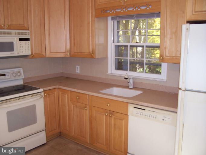 5683 Ravenel Lane Springfield, VA 22151 - Photo 16 of 23 Kitchen
