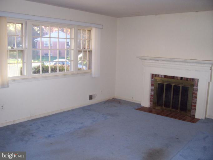 5683 Ravenel Lane Springfield, VA 22151 - Photo 17 of 23 Living Room
