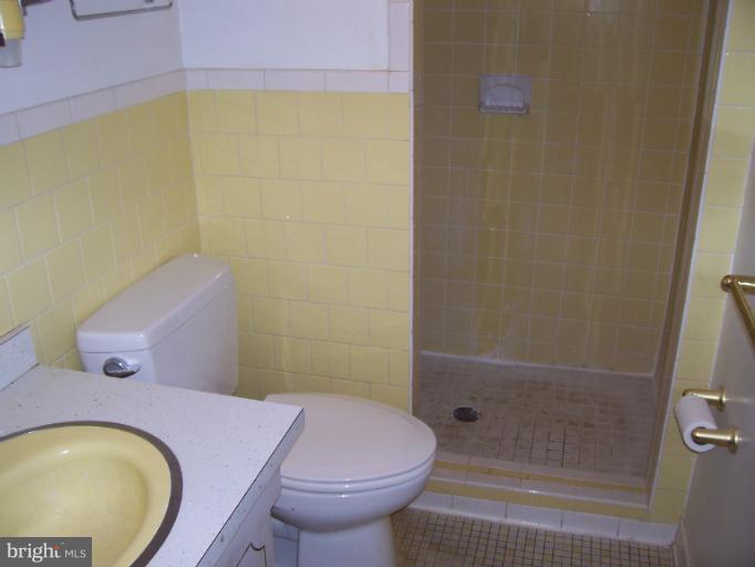 5683 Ravenel Lane Springfield, VA 22151 - Photo 19 of 23 Bath (Master)
