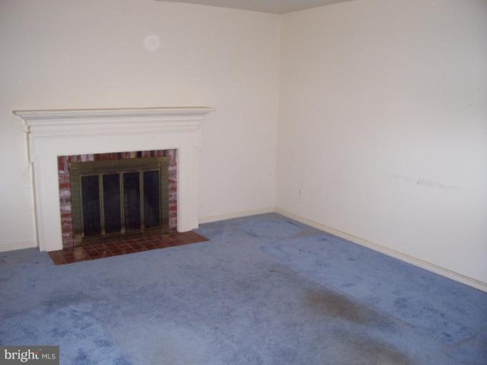 5683 Ravenel Lane Springfield, VA 22151 - Photo 5 of 23 Living Room
