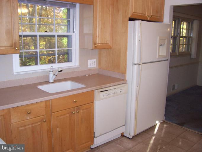 5683 Ravenel Lane Springfield, VA 22151 - Photo 9 of 23 Kitchen