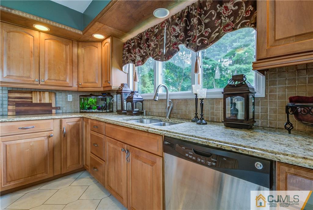52 Agate Road East Brunswick, NJ 08816 - Photo 5 of 25 Gallery Image 5