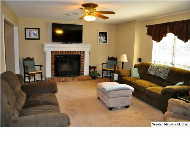 792 Merlin Drive Calera, AL 35040 - Photo 4 of 32