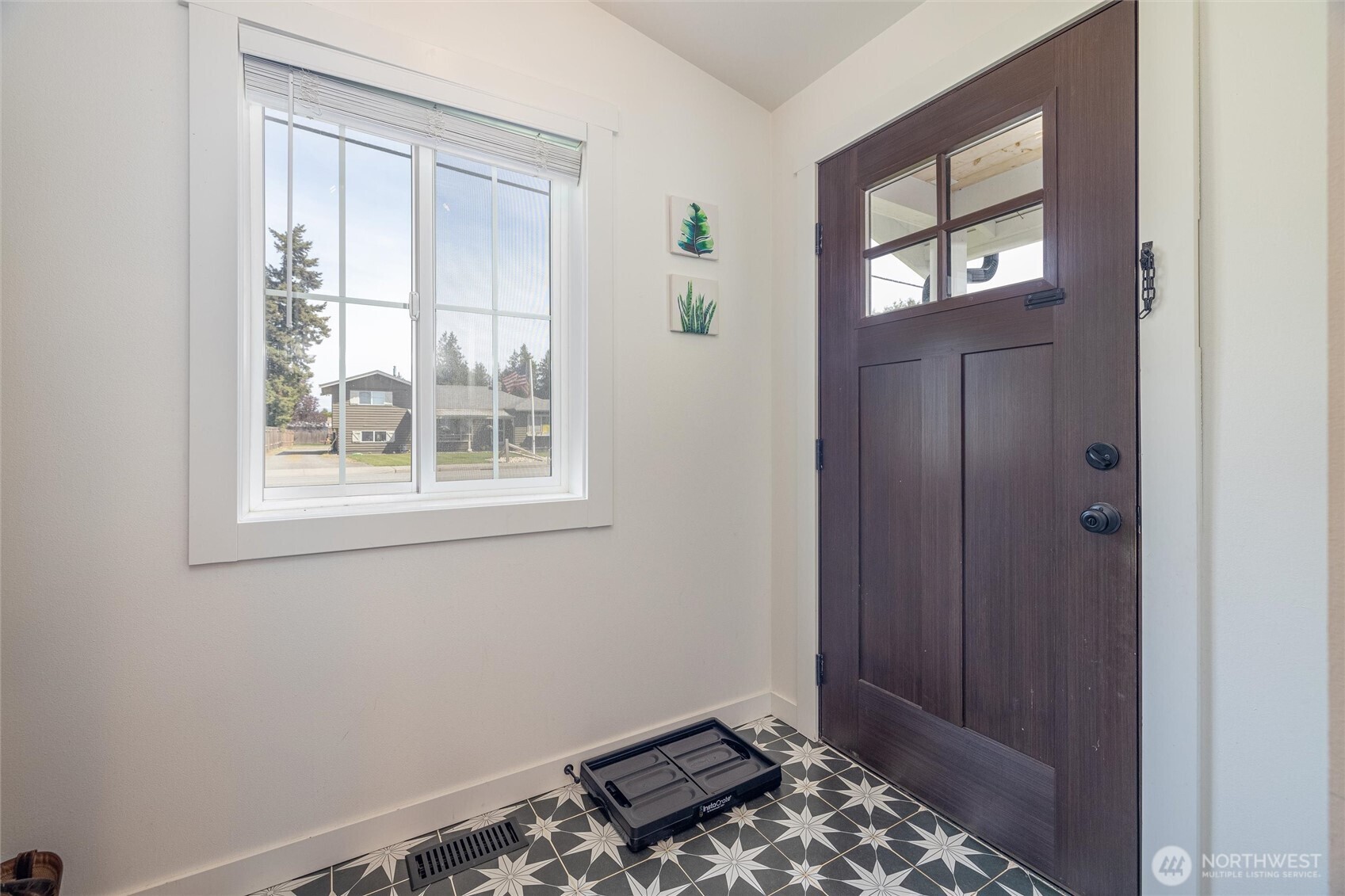 8679 Depot Road Lynden, WA 98264 - Photo 5 of 40 a view of small space with wooden floor and windows