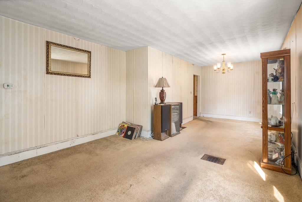 25 Curve Street Newton, MA 02465 - Photo 10 of 40