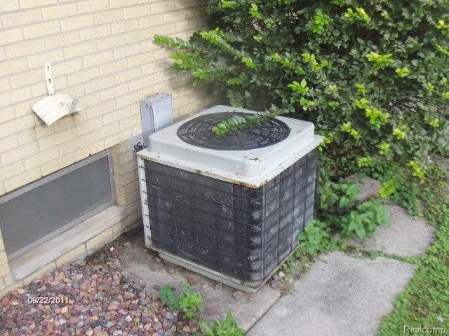 11127 Afton Road Southgate, MI 48195 - Photo 7 of 25 Picture 034