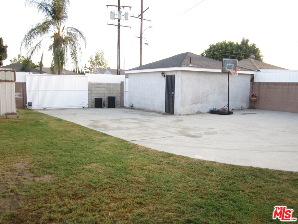 10270 Foster Road Bellflower, CA 90706 - Photo 14 of 17 Gallery Image 14