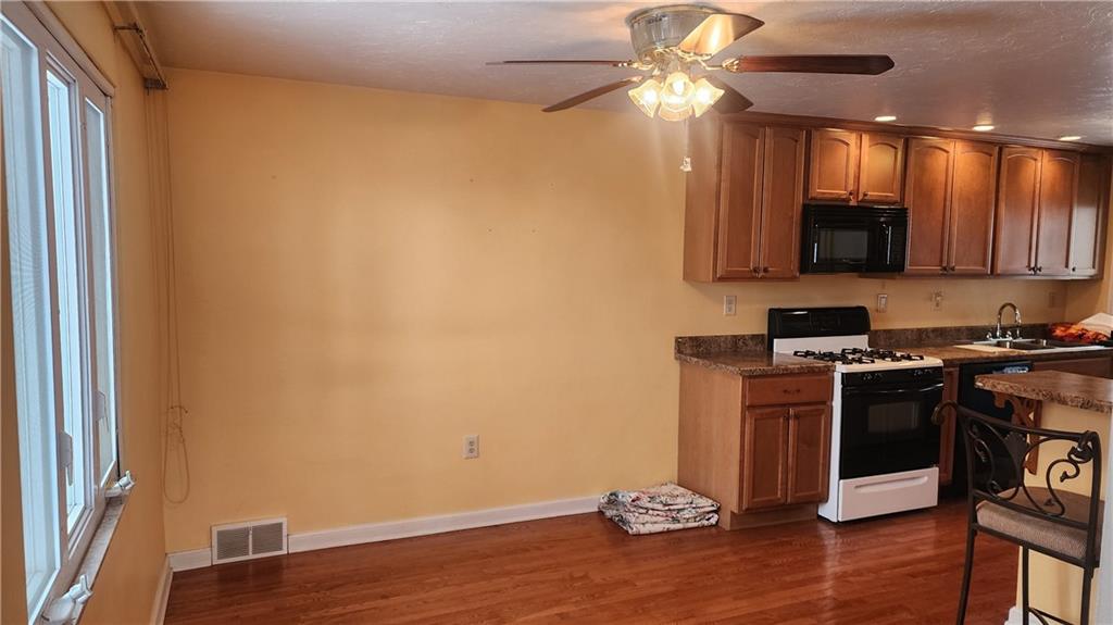 675 Meadow Lane Rochester, PA 15074 - Photo 8 of 36