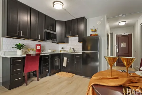 $1,800 | 6175 West Grand Avenue, Unit 1001, Gurnee, IL 60031