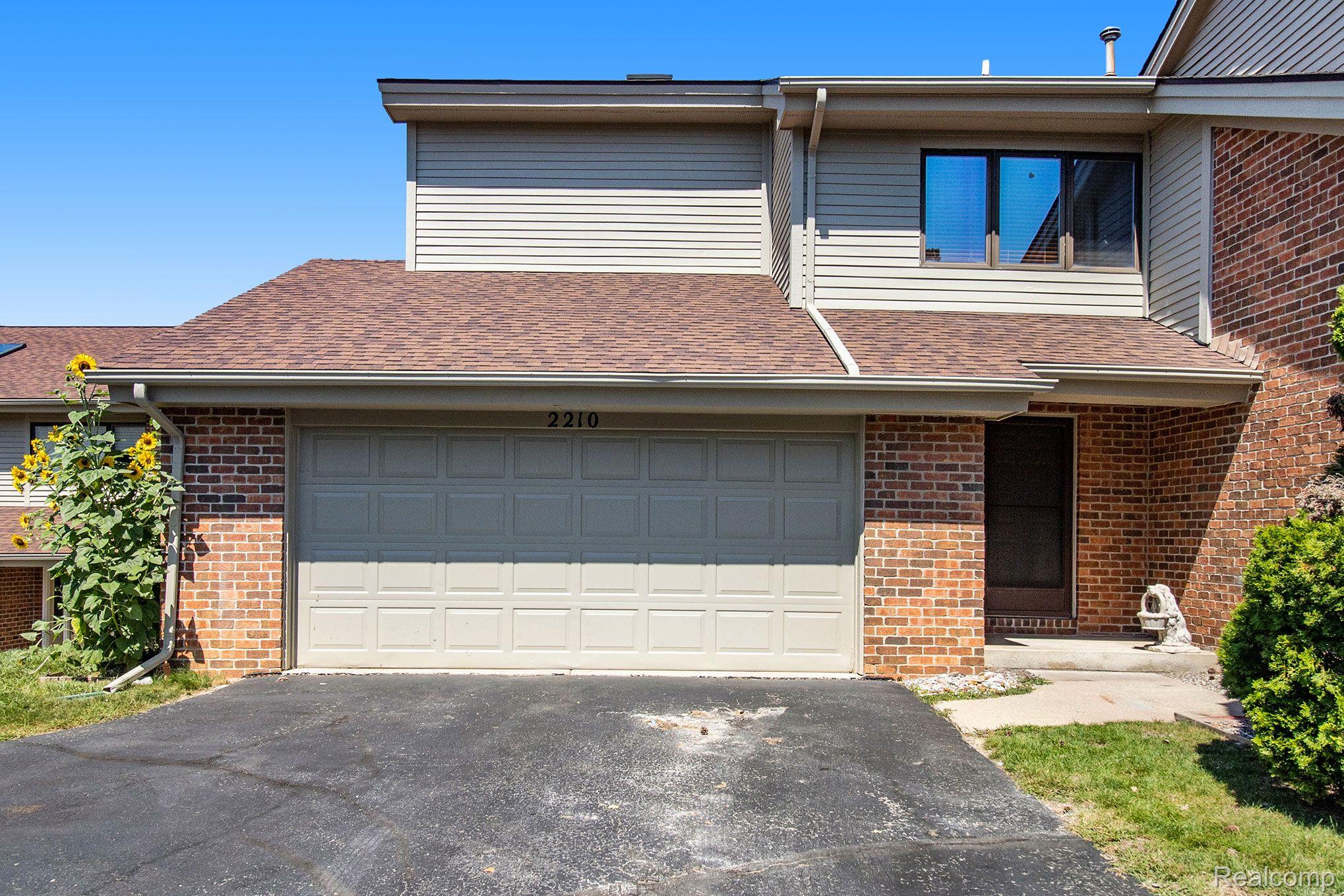 Front of Bowles end unit condo