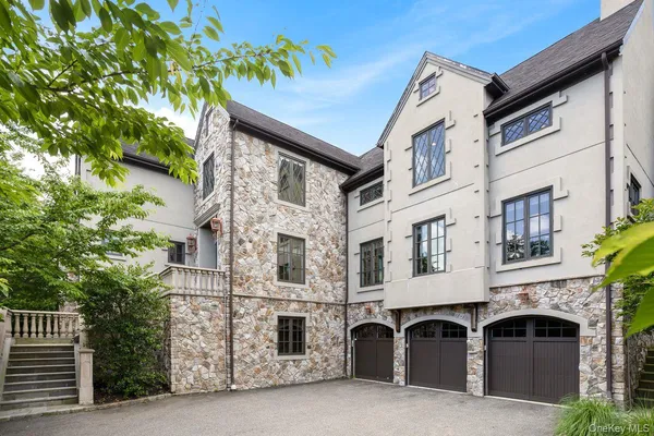 $3,380,000 | 9 Earle Drive, Muttontown, NY 11791
