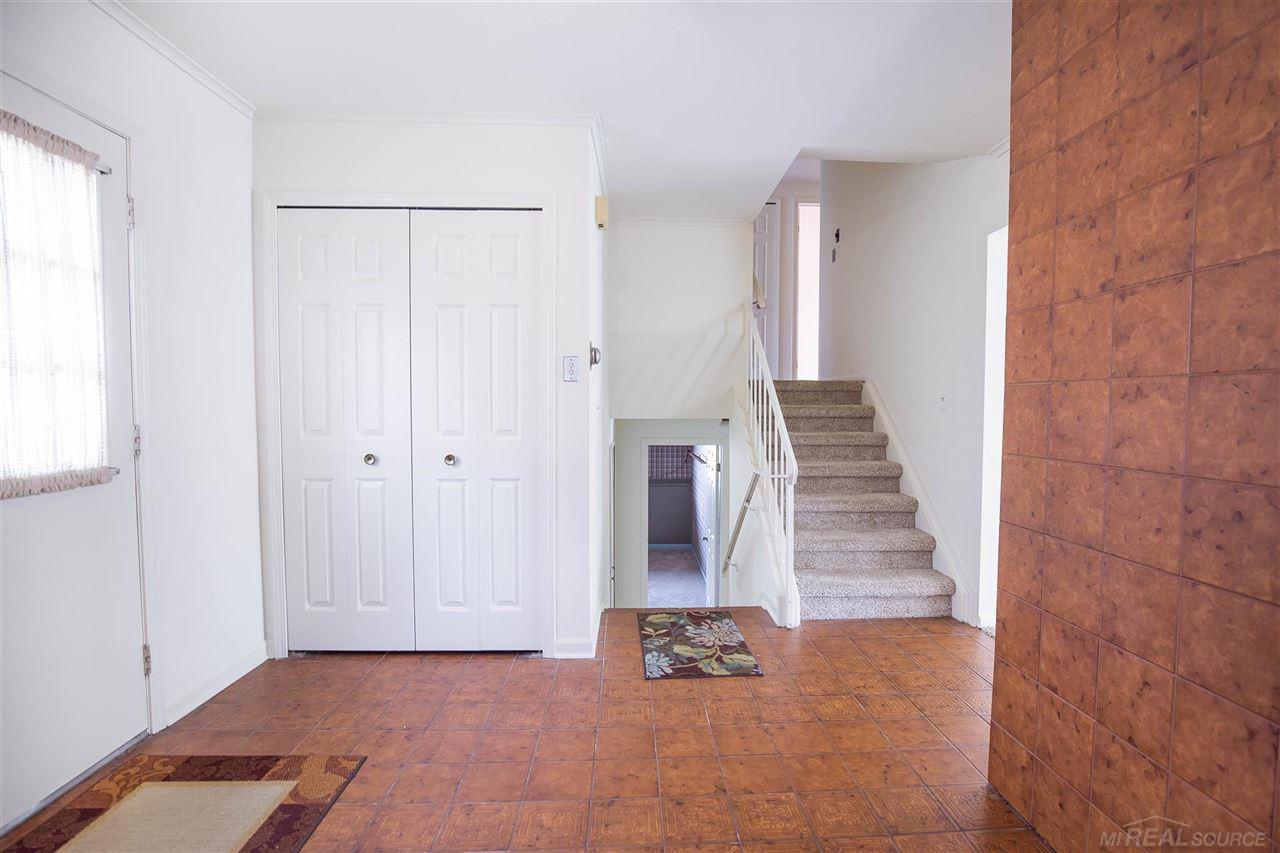 2399 Hillendale Drive Rochester, MI 48309 - Photo 4 of 30 50010365-3.JPG