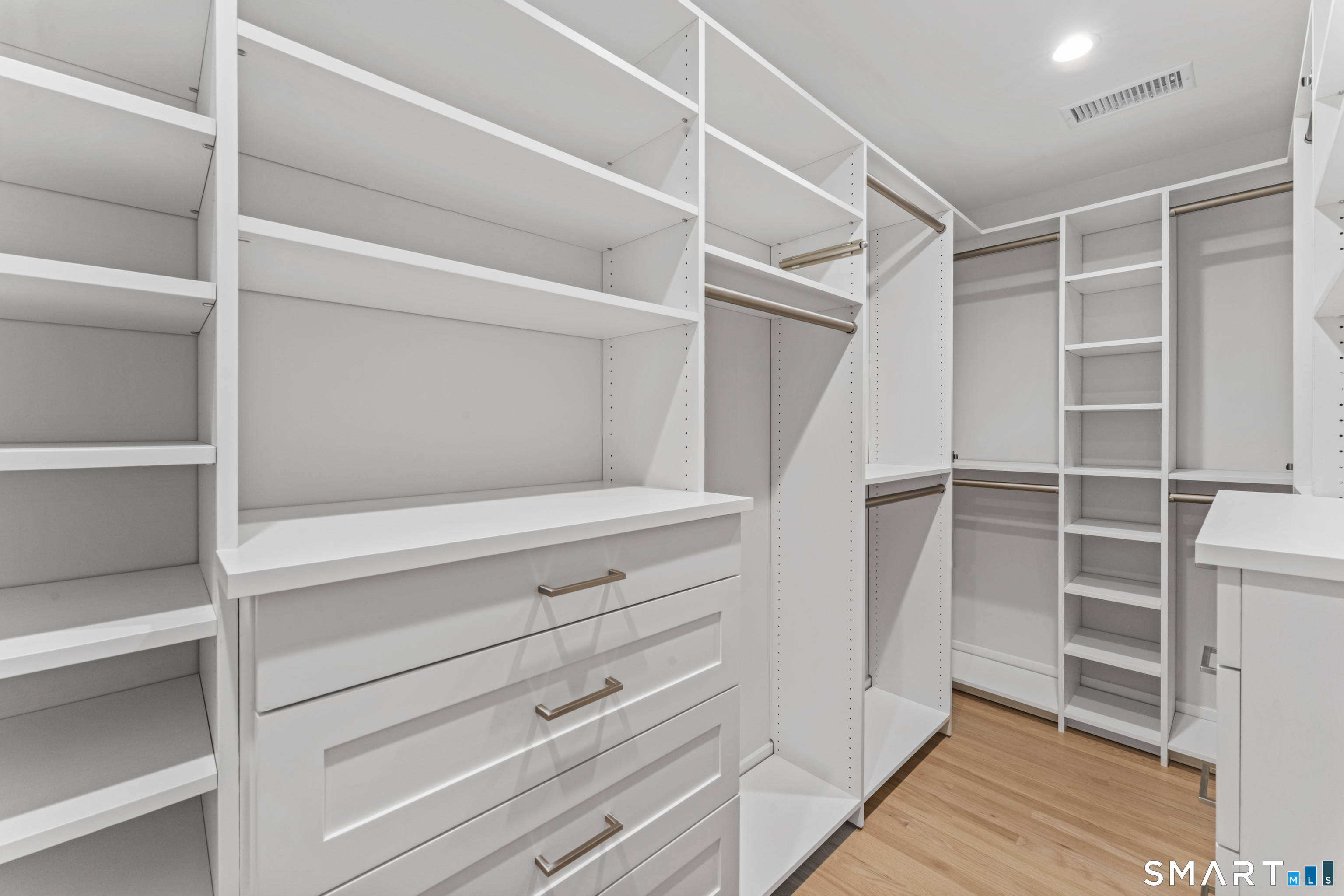 147 Thayer Pond Road Wilton, CT 06897 - Photo 18 of 40