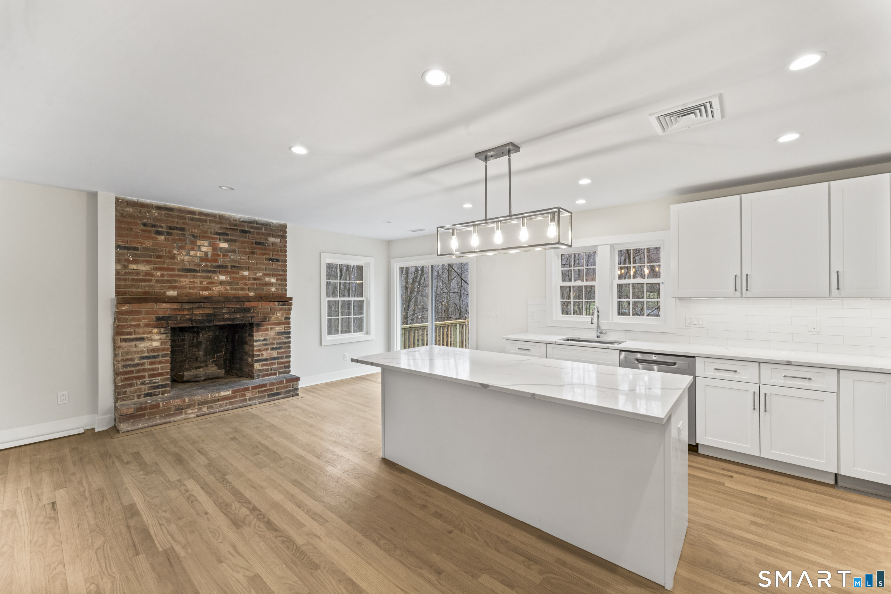 147 Thayer Pond Road Wilton, CT 06897 - Photo 3 of 40