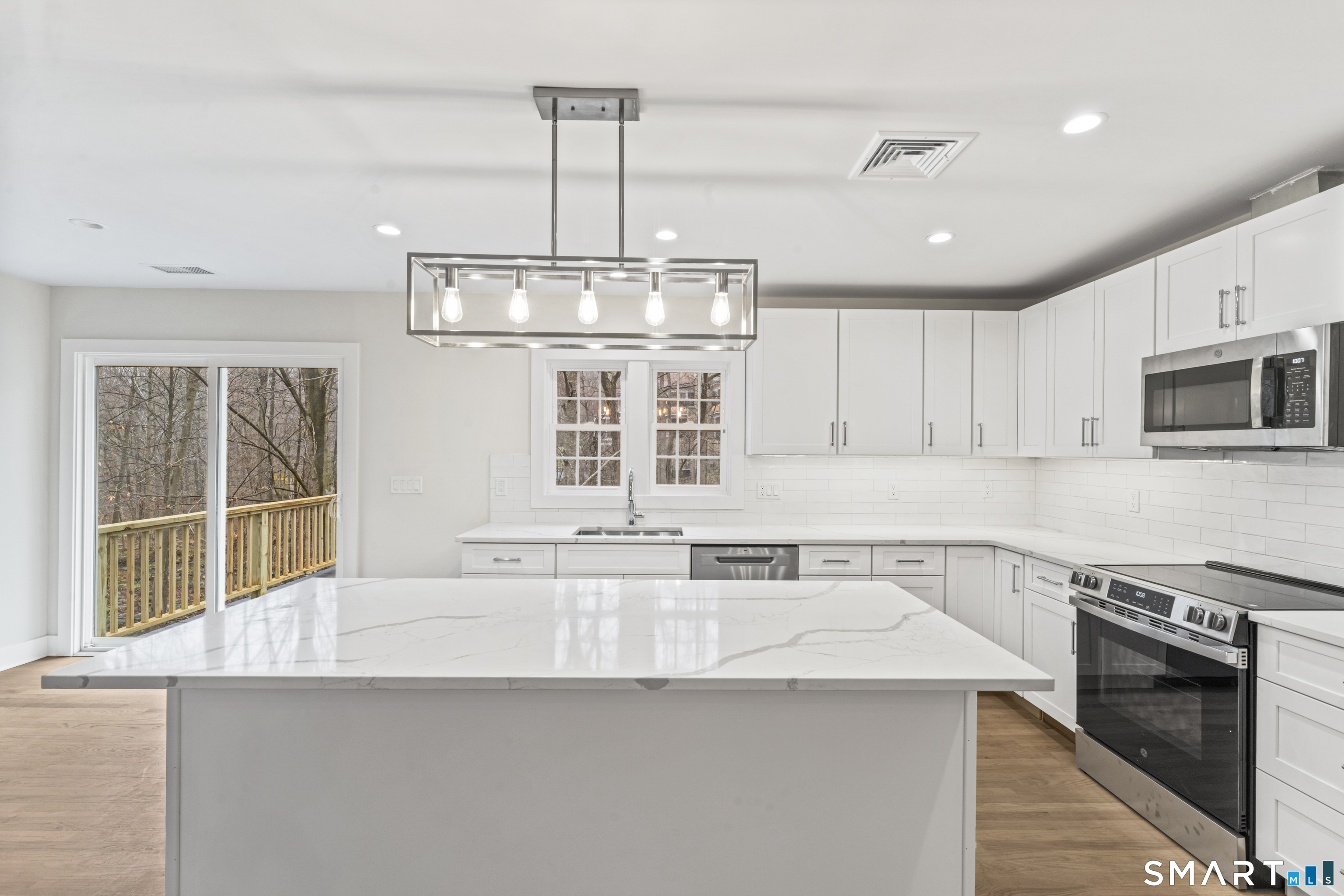 147 Thayer Pond Road Wilton, CT 06897 - Photo 5 of 40