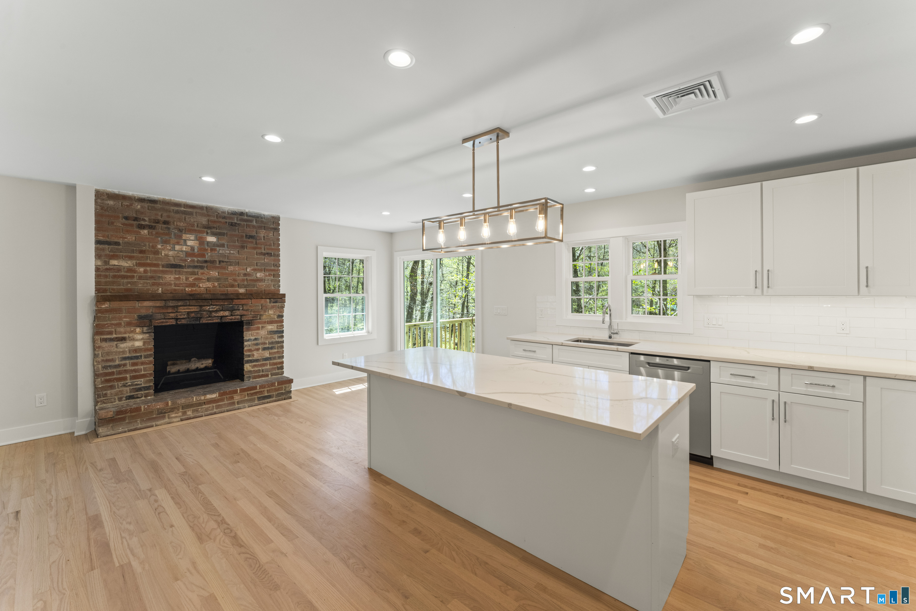 147 Thayer Pond Road Wilton, CT 06897 - Photo 10 of 39