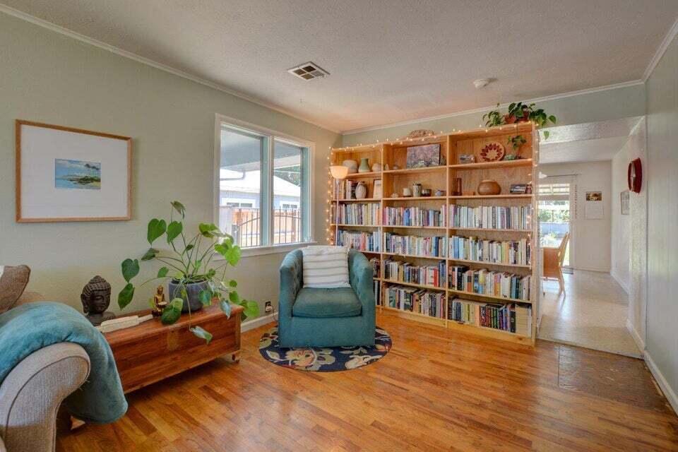 534 Laurel Street Central Point, OR 97502 - Photo 5 of 30 20230728145106303894000000-o
