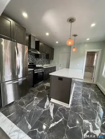 $2,200 | 176 Pearl Street, Waterbury, CT 06704