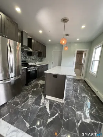$2,200 | 176 Pearl Street, Waterbury, CT 06704