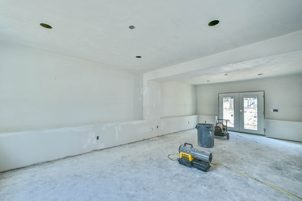 86 Ramshorn Road Dudley, MA 01571 - Photo 23 of 33 a living room with furniture