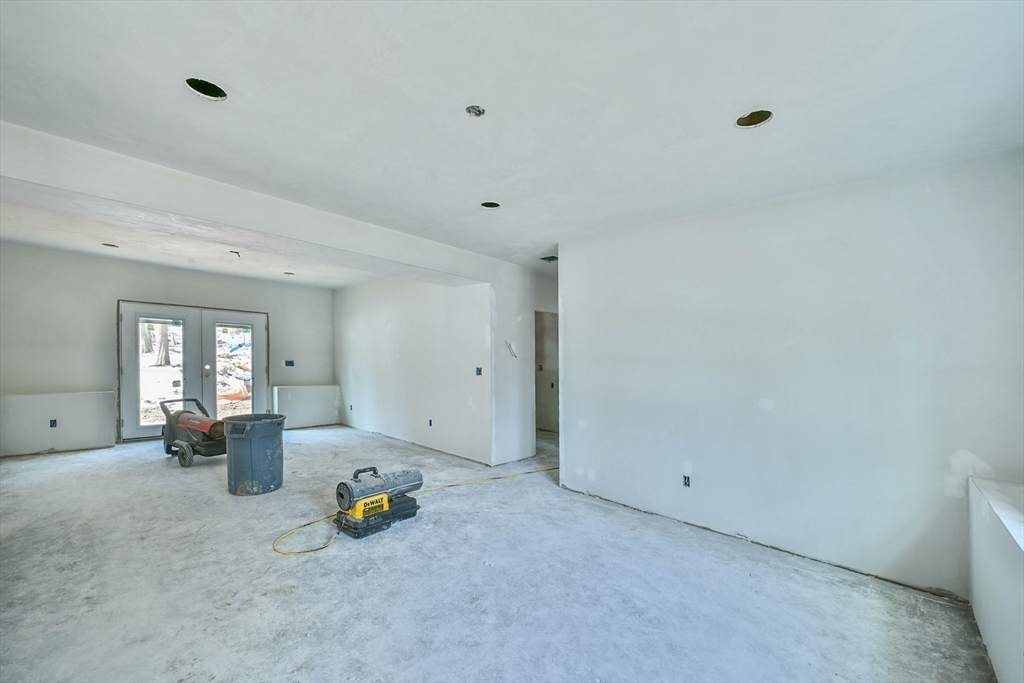 86 Ramshorn Road Dudley, MA 01571 - Photo 25 of 33 a view of room with window