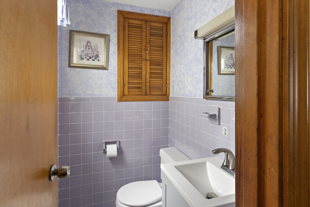 44 Clematis Road Medford, MA 02155 - Photo 17 of 35 Gallery Image 17