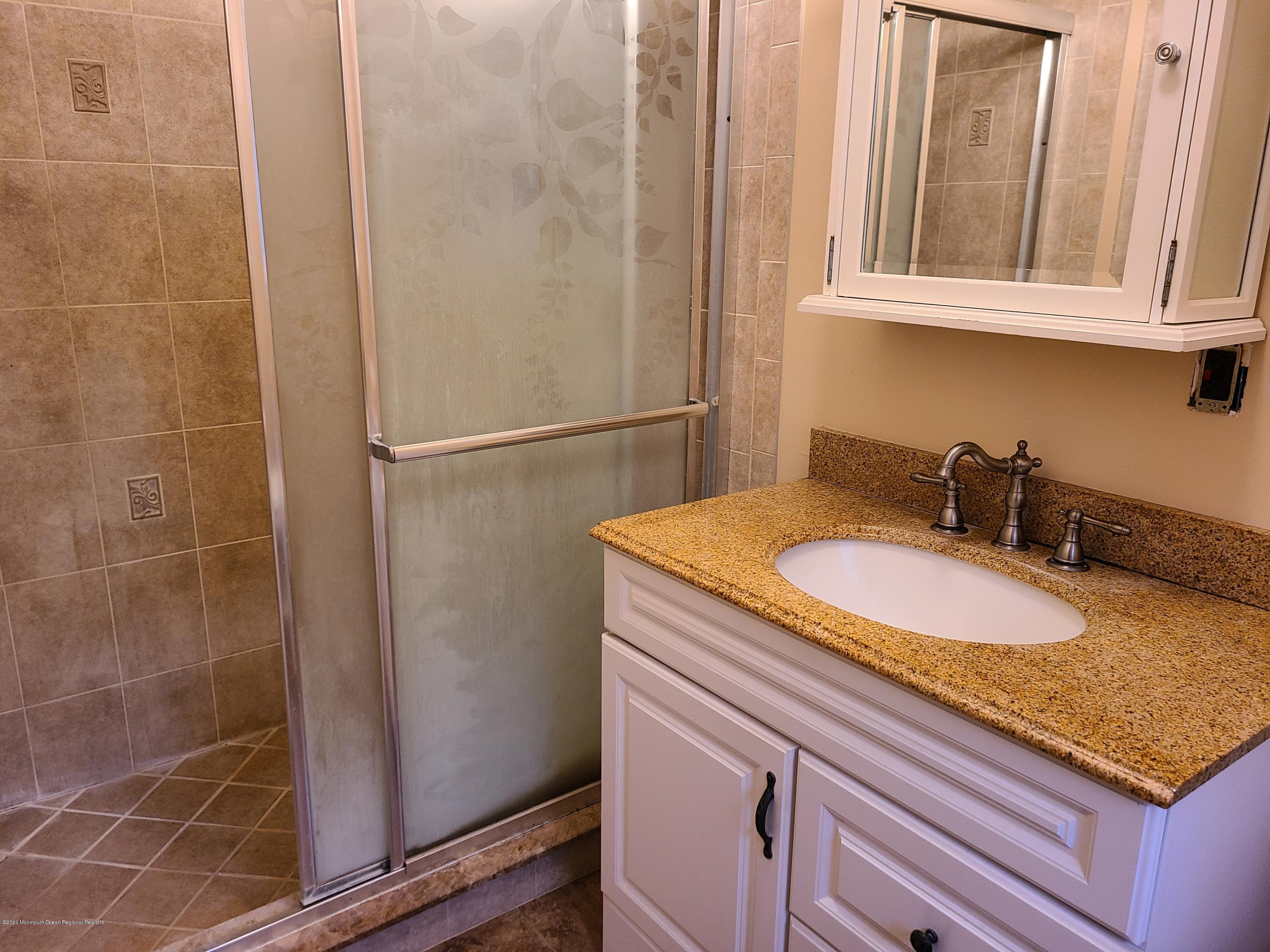 4 Russell Childs Road Jackson, NJ 08527 - Photo 12 of 20 20201031_163631