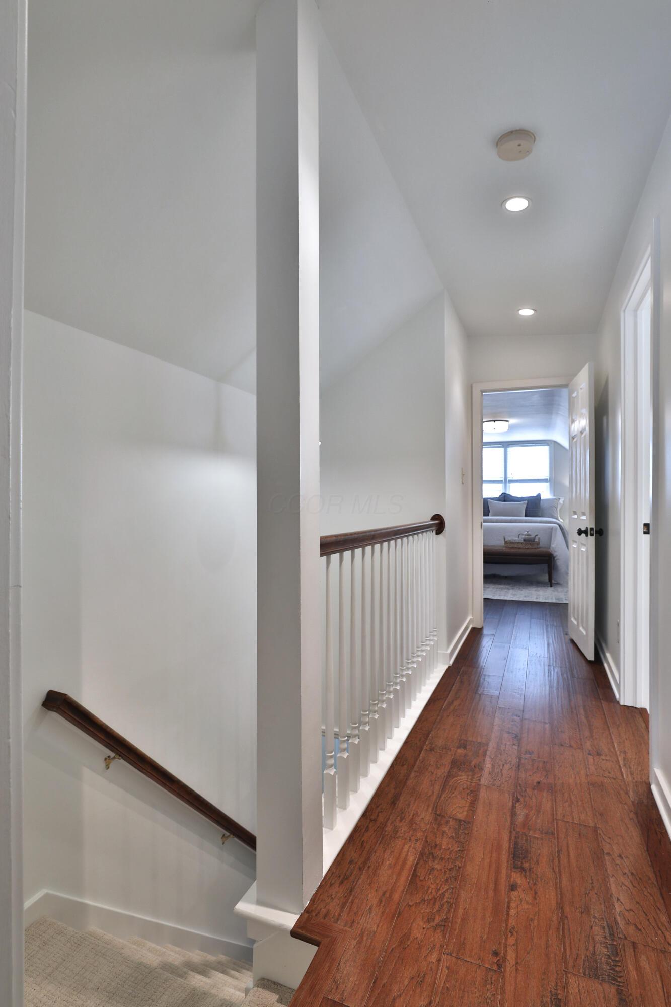 398 Fallis Road Columbus, OH 43214 - Photo 29 of 59 2nd Floor Hallway