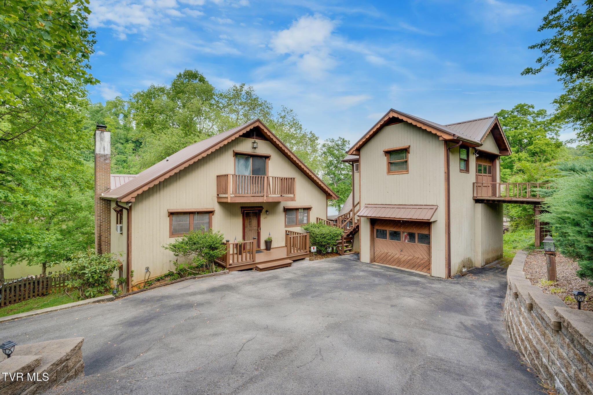457 Lakeshore Road Bluff City, TN 37618 - Photo 1 of 58 001