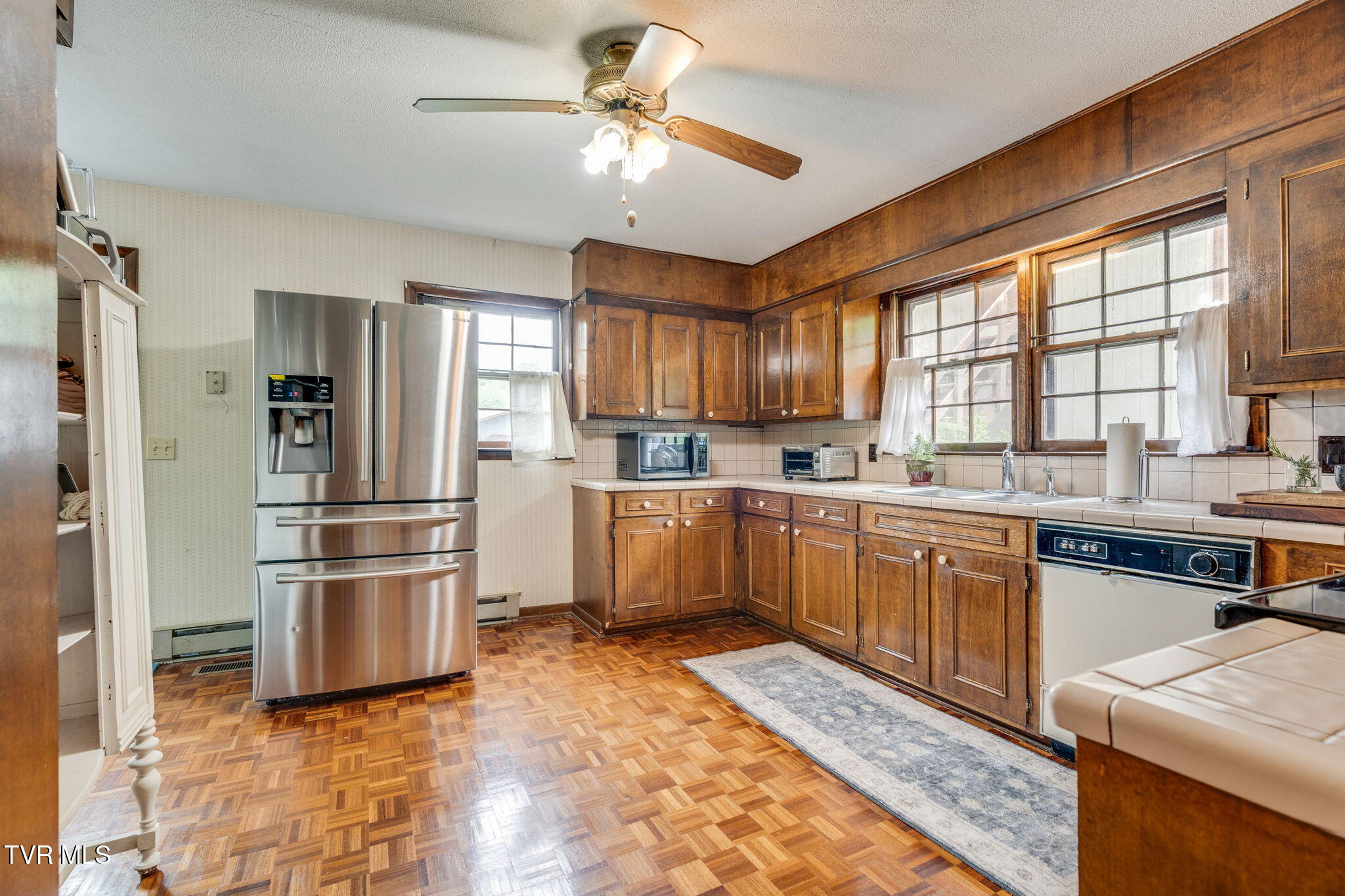 457 Lakeshore Road Bluff City, TN 37618 - Photo 12 of 58 012