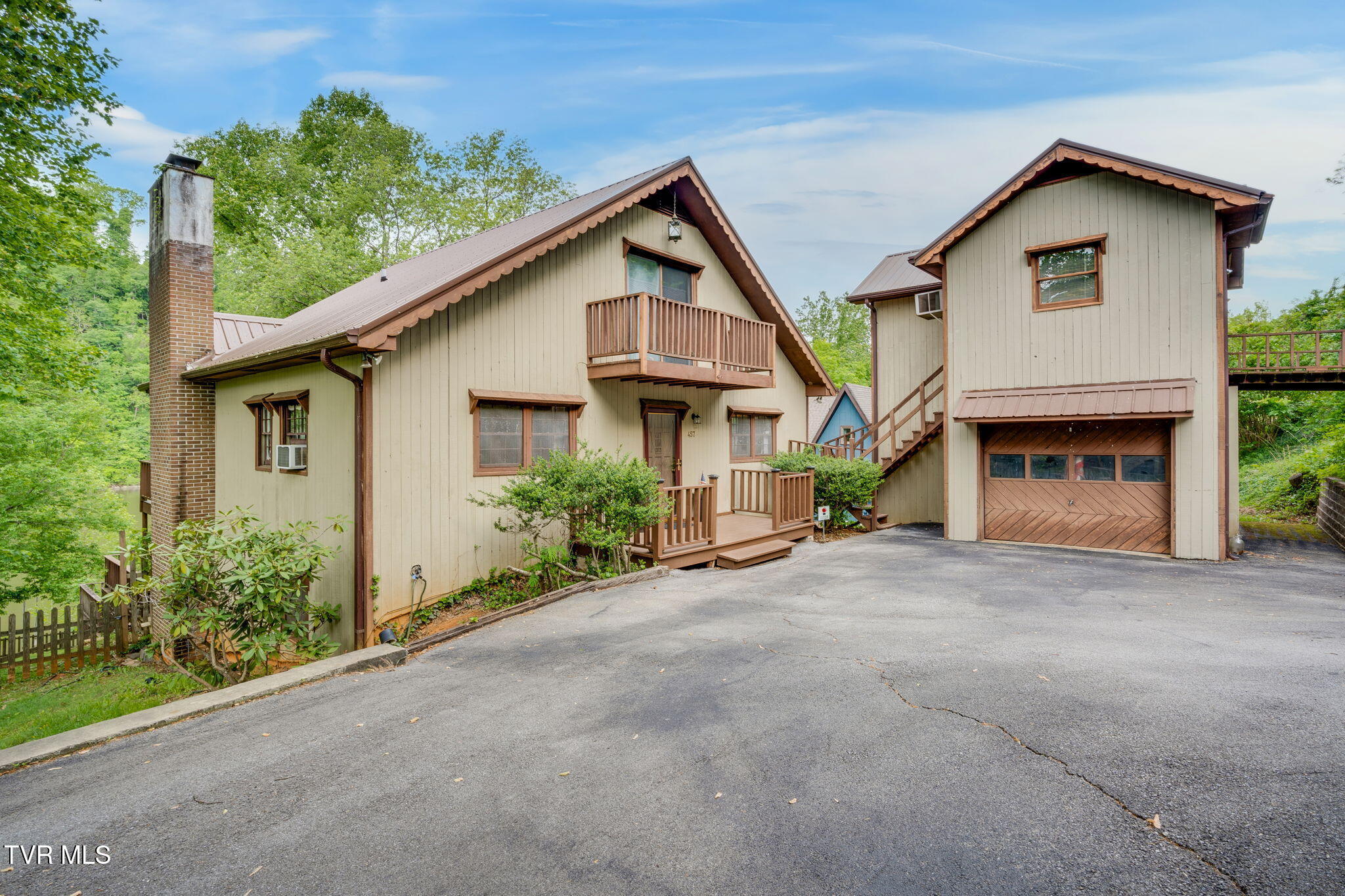 457 Lakeshore Road Bluff City, TN 37618 - Photo 2 of 58 002