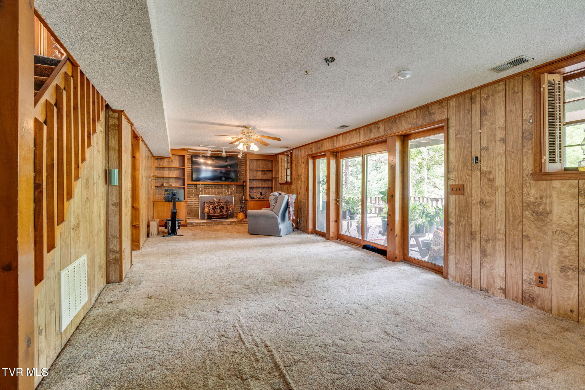 457 Lakeshore Road Bluff City, TN 37618 - Photo 24 of 58 024