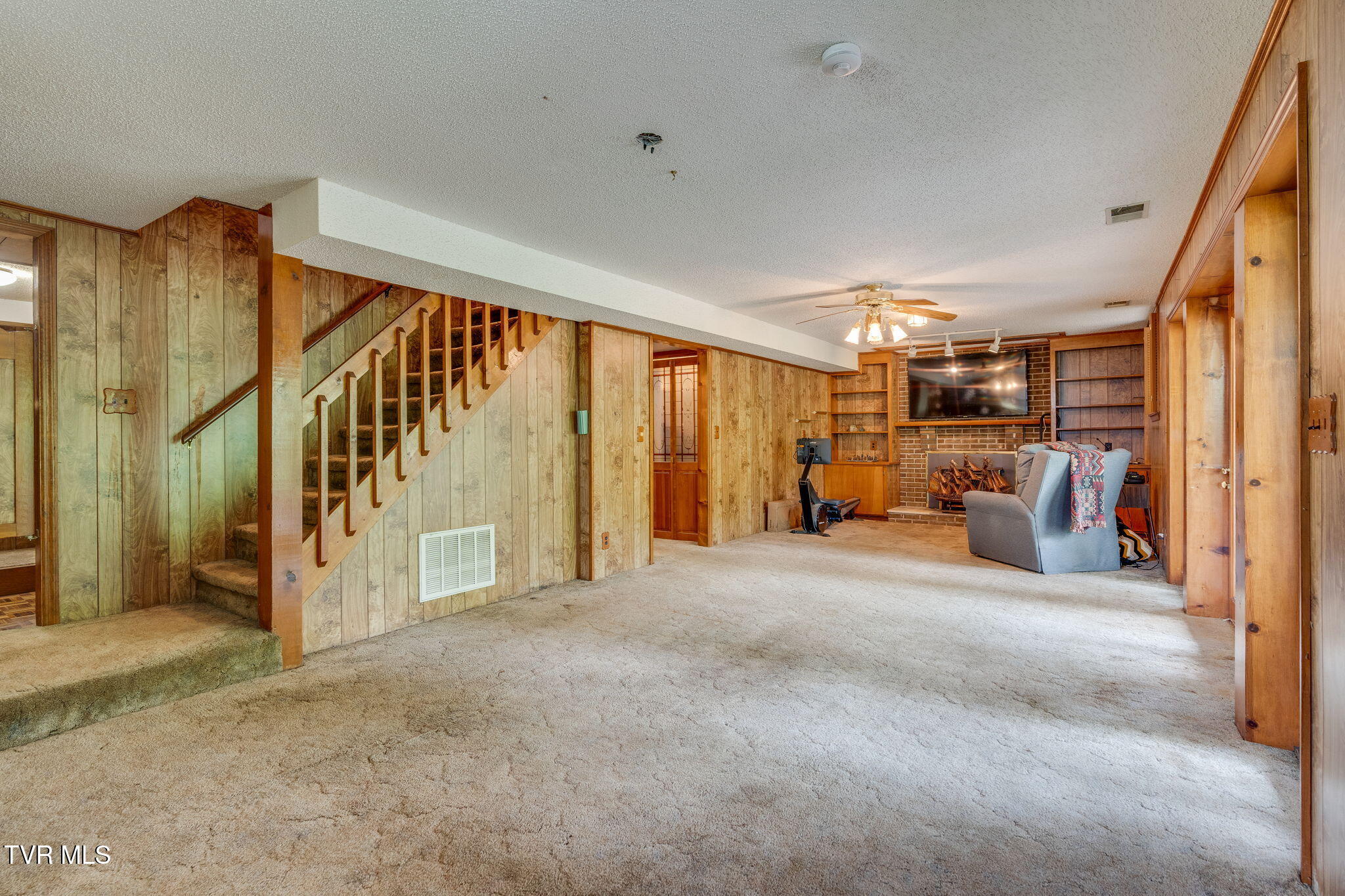 457 Lakeshore Road Bluff City, TN 37618 - Photo 25 of 58 025