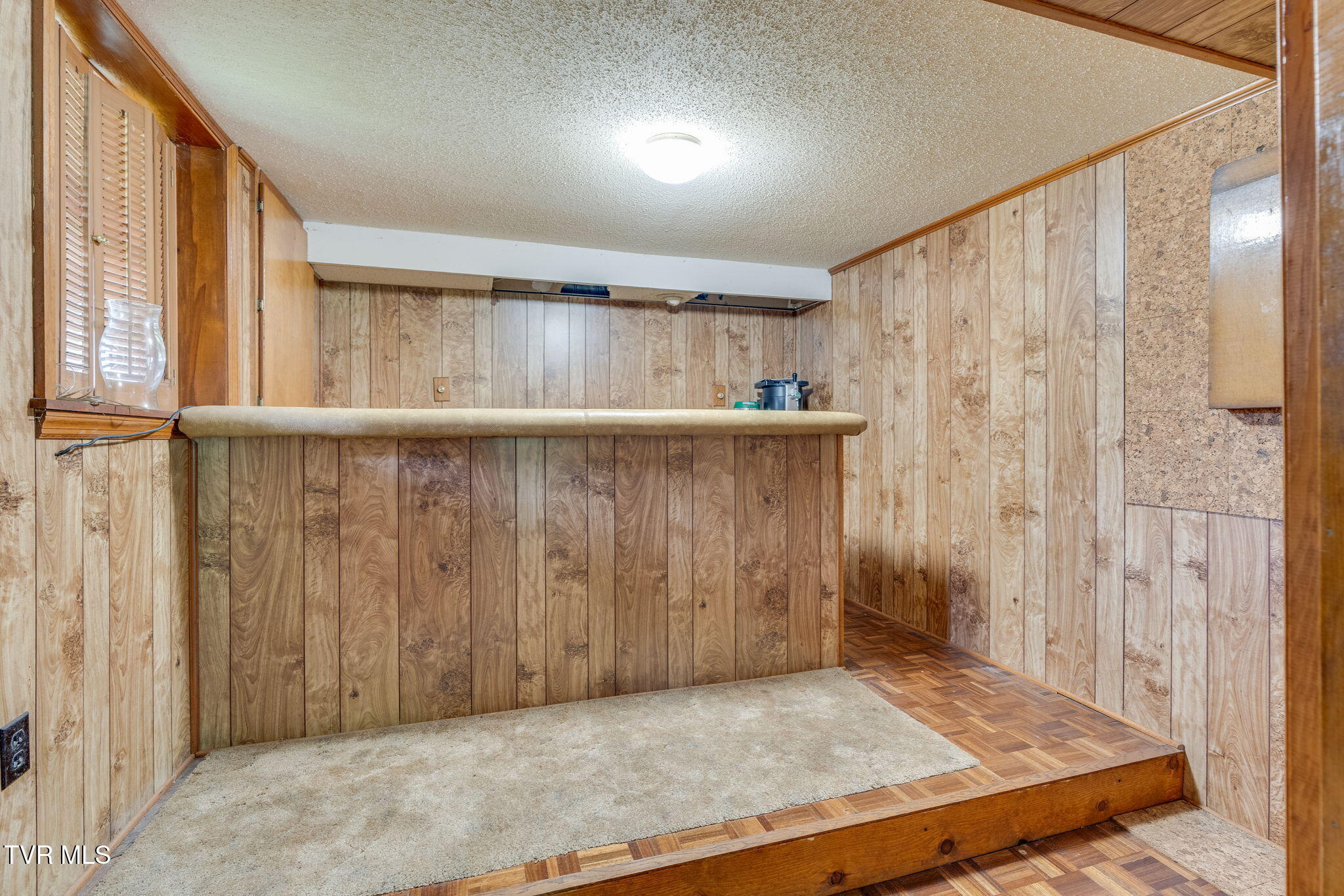 457 Lakeshore Road Bluff City, TN 37618 - Photo 28 of 58 028