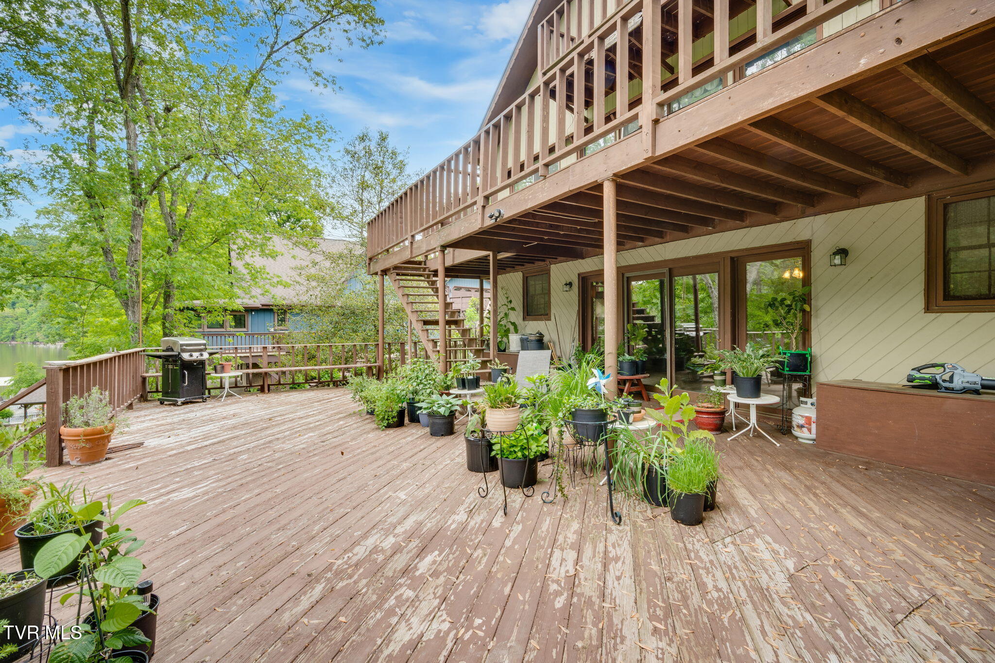 457 Lakeshore Road Bluff City, TN 37618 - Photo 35 of 58 034