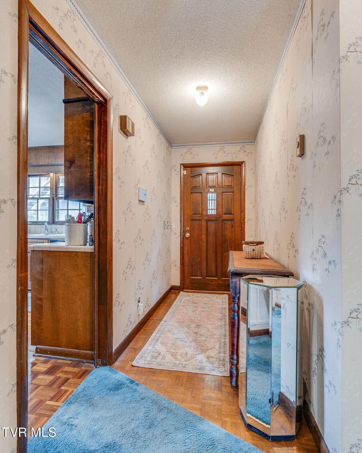 457 Lakeshore Road Bluff City, TN 37618 - Photo 5 of 58 005