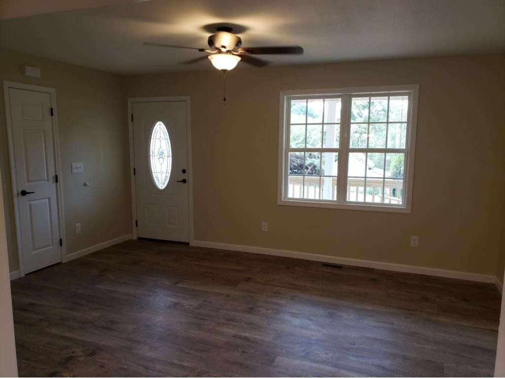 135 Bayless Road Jonesborough, TN 37659 - Photo 13 of 26 Large living room