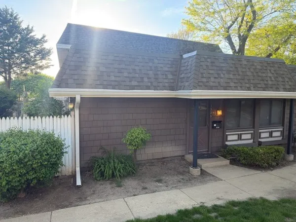 $255,000 | 1333 Ct Leona, Hanover Park, IL 60133