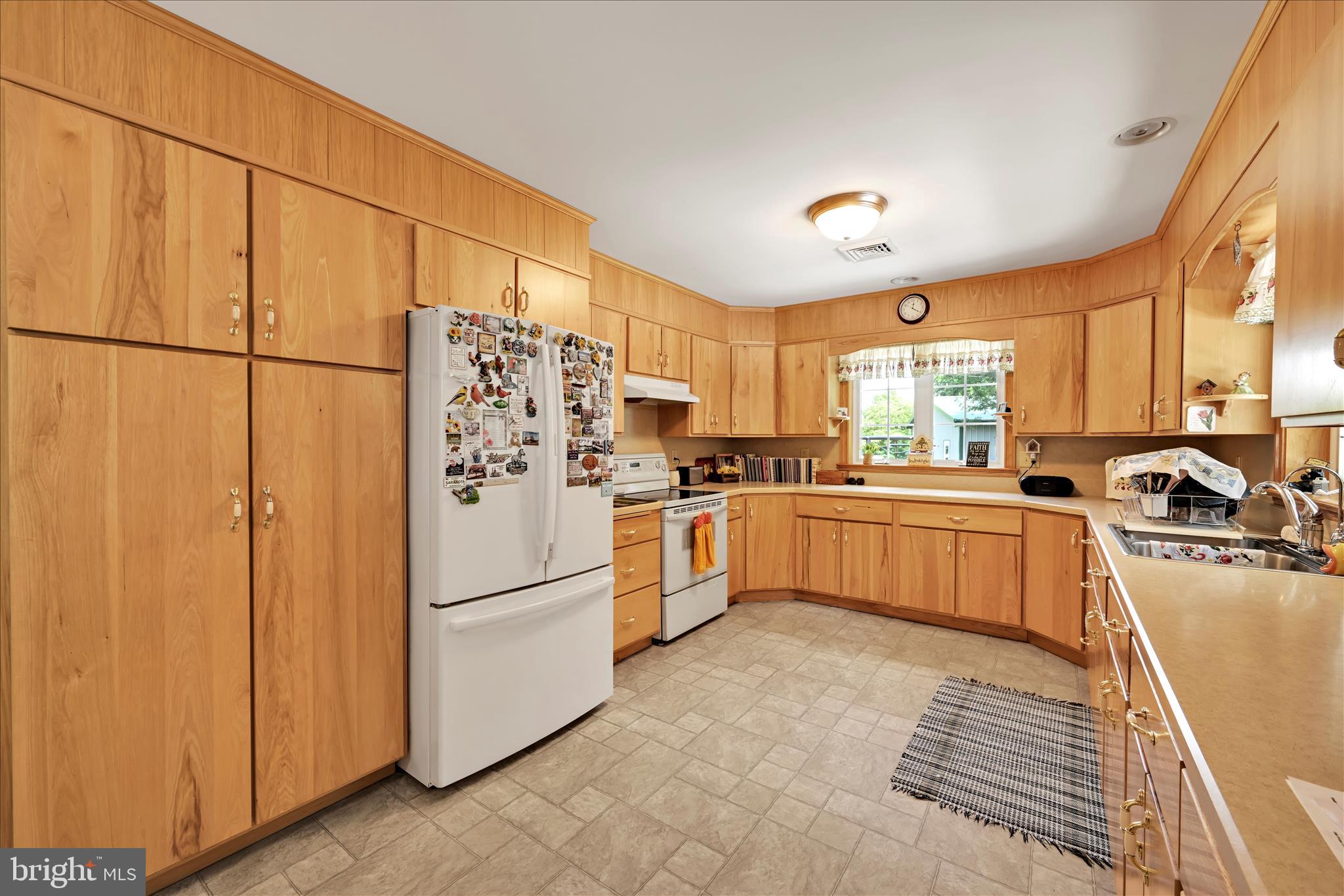 569 Texter Mountain Road Robesonia, PA 19551 - Photo 15 of 93 Kitchen