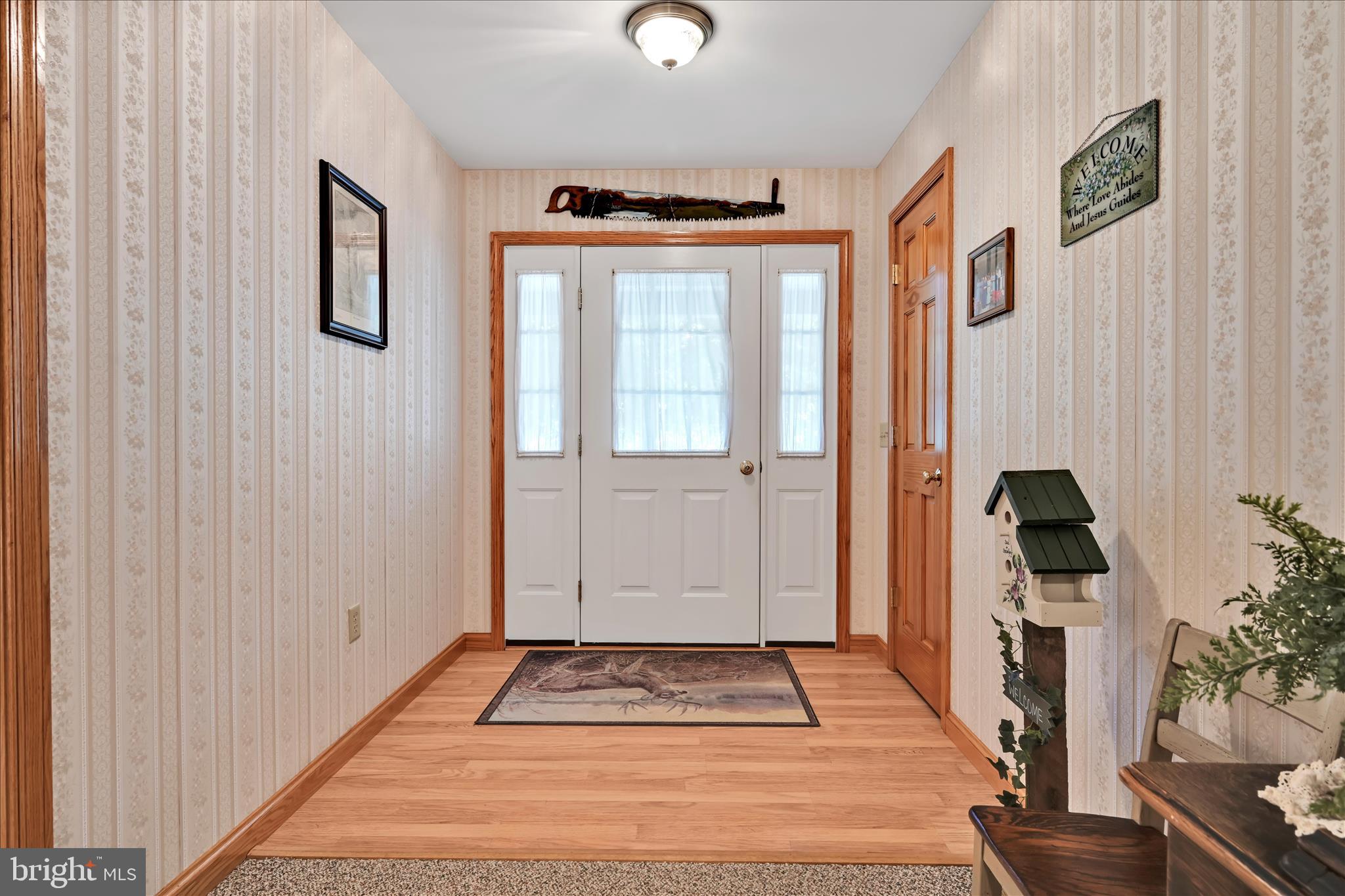 569 Texter Mountain Road Robesonia, PA 19551 - Photo 7 of 93 Foyer