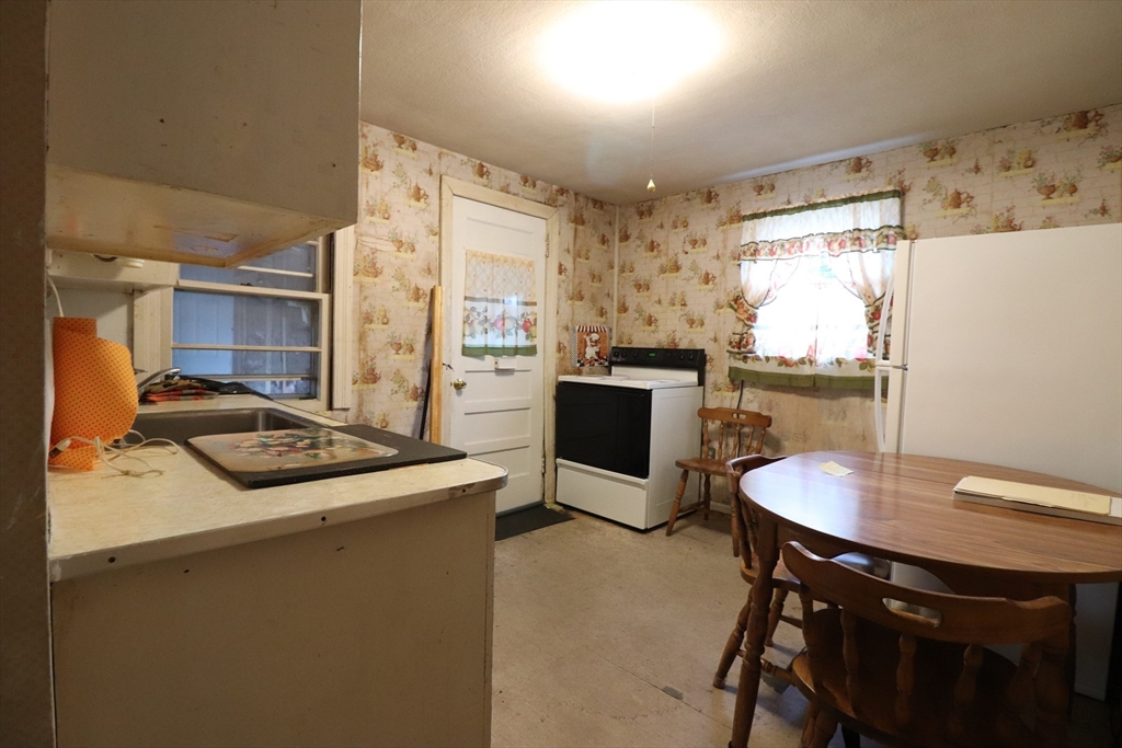 22 Windsor Road Beverly, MA 01915 - Photo 8 of 23