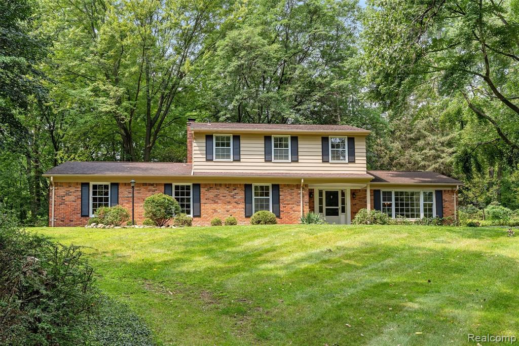 2504 New England Drive Rochester Hills, MI 48309 - Photo 4 of 47