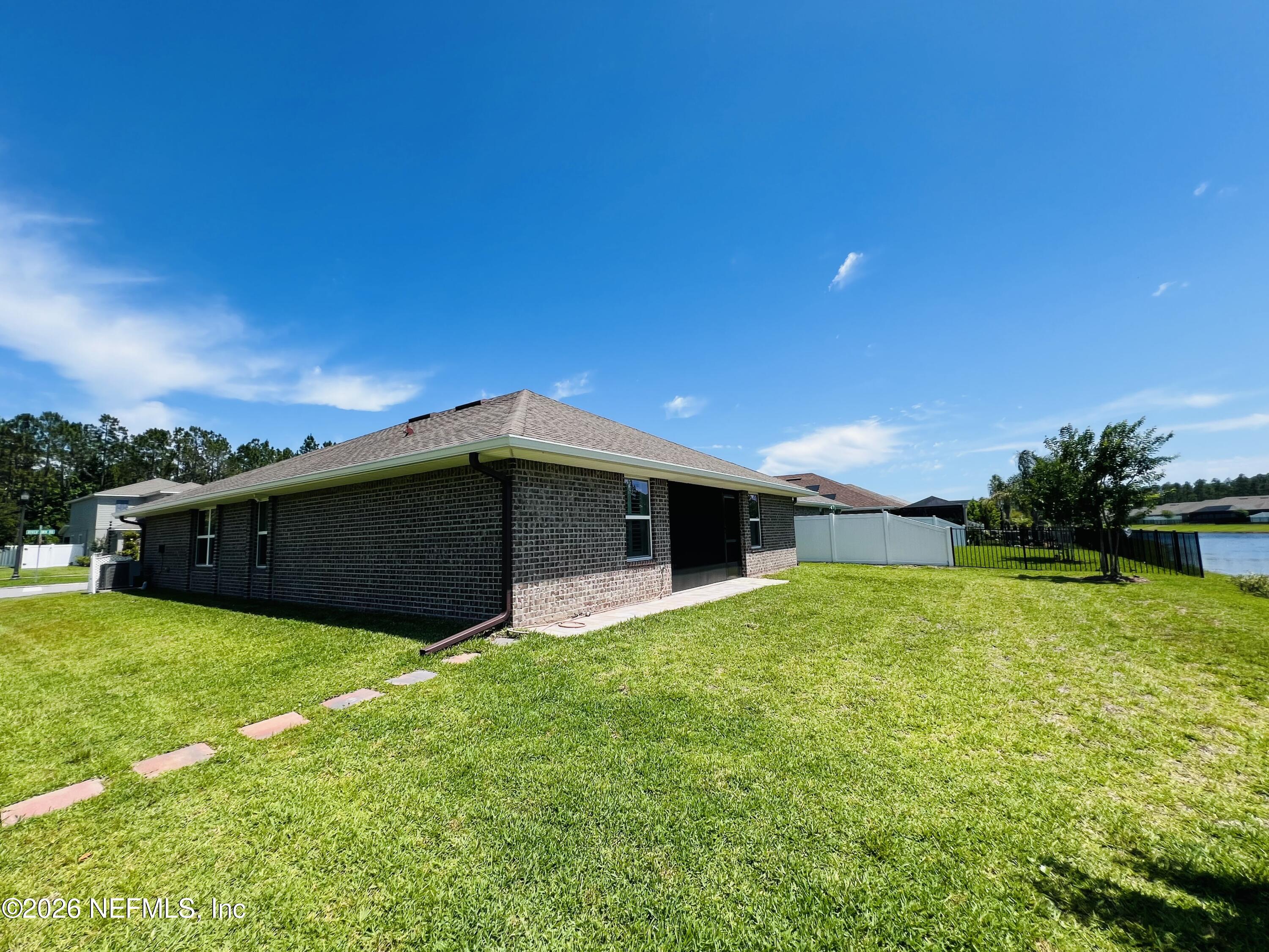 2 Rivertown Road Palm Coast, FL 32137 - Photo 5 of 80 a view of a backyard with a garden