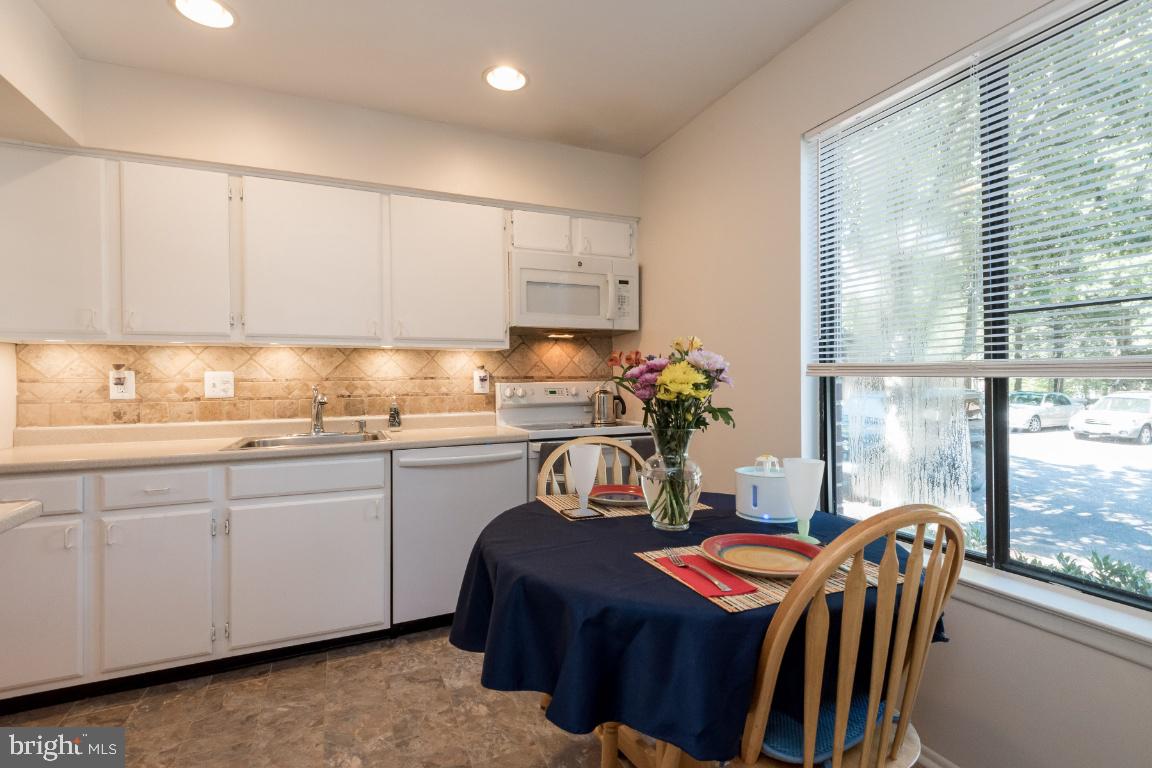 1250 Birchcrest Court Arnold, MD 21012 - Photo 6 of 36 eat in kitchen